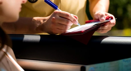 Adio, mașină! Permisul de conducere se suspendă pentru 4 ani. Reguli extreme pentru șoferi în 2025